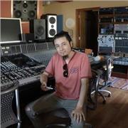 Ingeniero Civil Acústico, con muchos años de experiencia dando clases de matemática y física en distintos niveles.